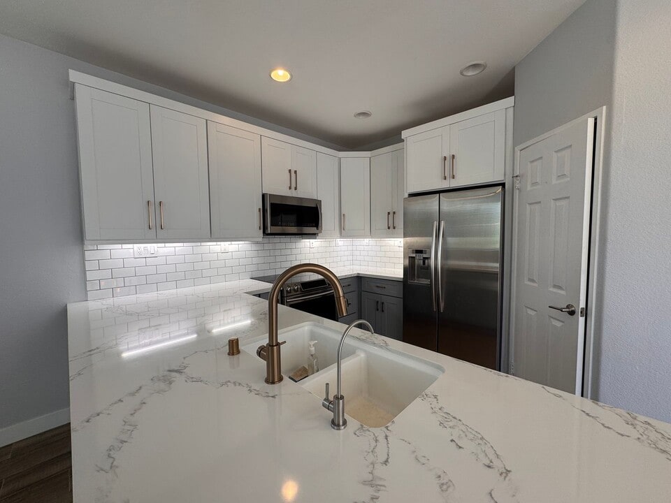 11835 Westview Pkwy in San Diego, CA - Building Photo