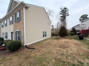 1501 Stonewall Manor Dr in Henrico, VA - Building Photo - Building Photo