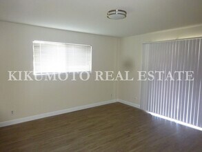 6891 Steamboat Way in Sacramento, CA - Building Photo - Building Photo