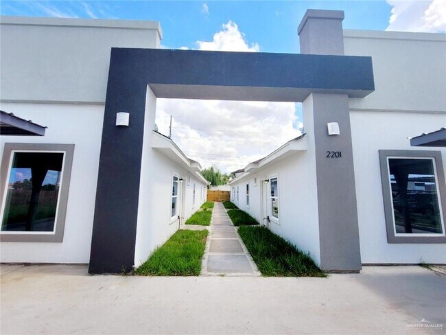 2201 S Pamplona St-Unit -7 in Pharr, TX - Building Photo - Building Photo