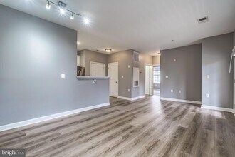 42539 Mayflower Terrace-Unit -201 in Ashburn, VA - Building Photo - Building Photo