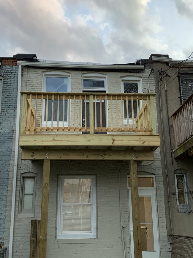 2204 Clifton Ave in Baltimore, MD - Building Photo - Building Photo