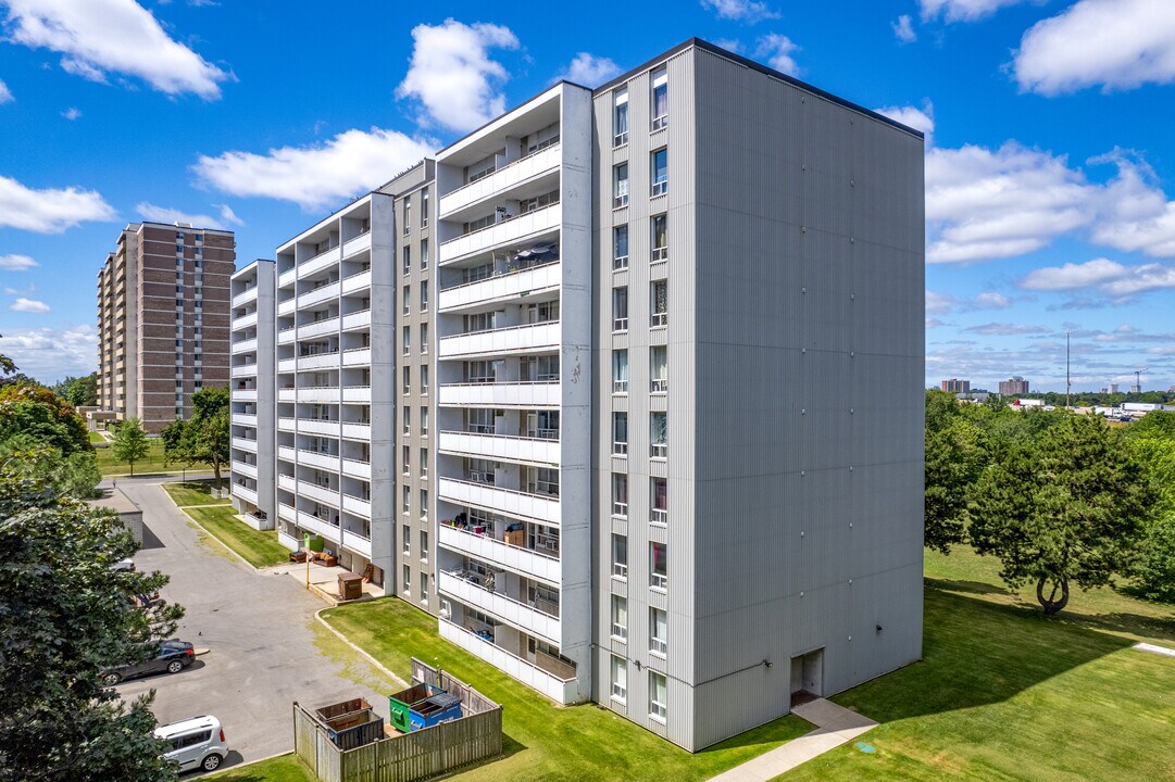 Antrim Crescent Apartments in Toronto, ON - Building Photo