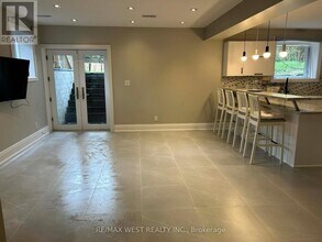 1 Pagebrook Dr in Toronto, ON - Building Photo - Building Photo