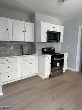 90 N 18th St in East Orange, NJ - Building Photo - Building Photo