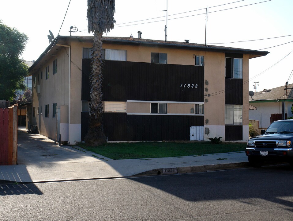 11822 Manor Dr in Hawthorne, CA - Building Photo