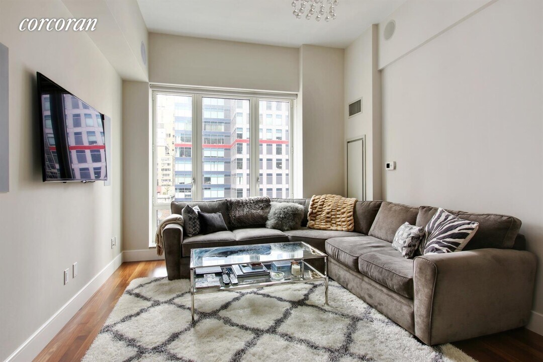 250 E 53rd St-Unit -: 802 in New York, NY - Building Photo