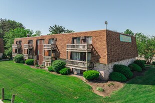 Foxes' Lair Apartments in Elyria, OH - Building Photo