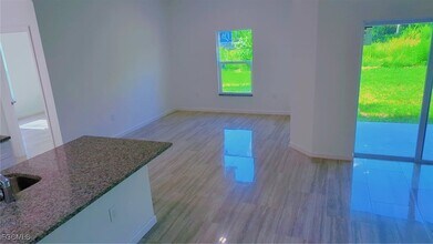 927 Bolivia Dr in Lehigh Acres, FL - Building Photo - Building Photo