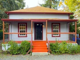 331-335 Cross St in Napa, CA - Building Photo