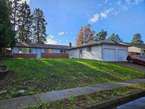 2430 SE 9th Ct in Gresham, OR - Building Photo - Building Photo