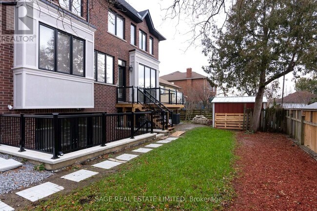 185 Fairholme Ave in Toronto, ON - Building Photo - Building Photo