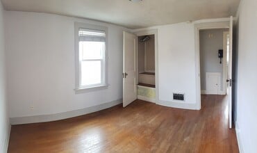 705 W Columbia Ave in Champaign, IL - Building Photo - Building Photo