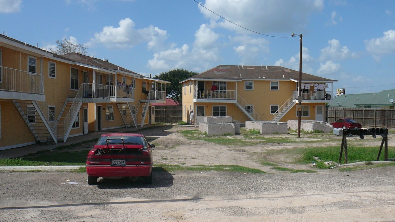 1306 E Miller Ave in Donna, TX - Foto de edificio