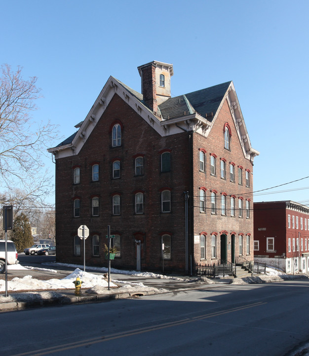 213 Partition St in Saugerties, NY - Building Photo