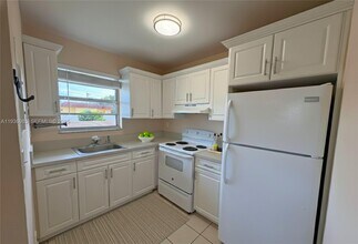 50 W 31st St in Hialeah, FL - Foto de edificio - Building Photo