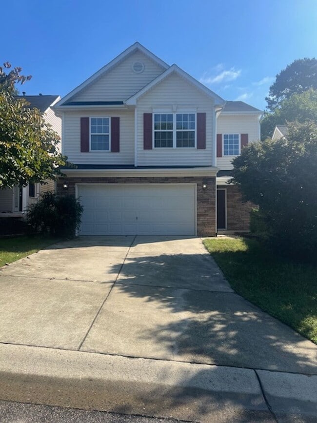 8 Grosbeak Ln in Durham, NC - Building Photo - Building Photo