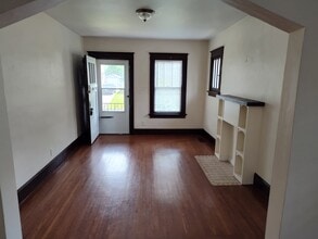 5423 Rolston Ave in Cincinnati, OH - Foto de edificio - Building Photo