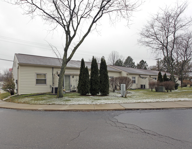 Saint David's Gate Apartments in Plymouth, MI - Building Photo - Building Photo