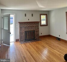 905 Taskforce Dr in Fredericksburg, VA - Building Photo