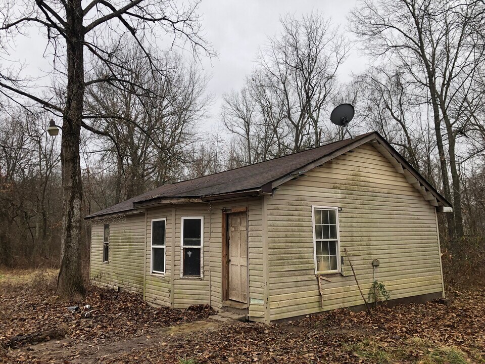 1535 Parkway Dr in Bismarck, MO - Building Photo