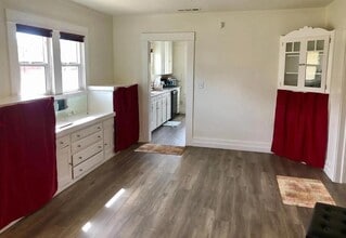 1321 N Calaveras St in Fresno, CA - Building Photo - Building Photo