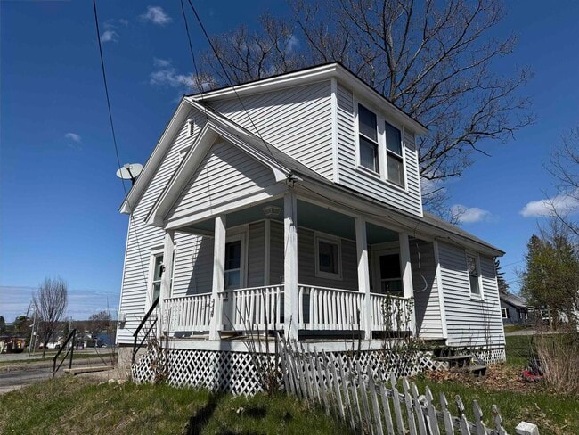 23 Chester Ct in Laconia, NH - Foto de edificio - Building Photo
