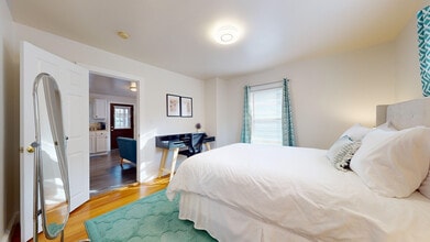 22 Hews St, Unit 2 in Cambridge, MA - Foto de edificio - Building Photo