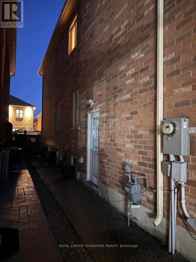 5532 Ethan Dr in Mississauga, ON - Building Photo - Building Photo