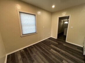 8206 Wheatland Ave in Los Angeles, CA - Foto de edificio - Building Photo