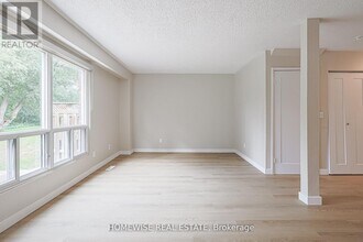 560 Waverly St N in Oshawa, ON - Building Photo - Building Photo