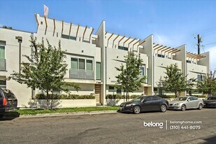 5424 Camellia Ave in Los Angeles, CA - Building Photo