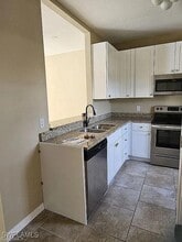 6123 Lakefront Dr in Ft. Myers, FL - Building Photo - Building Photo