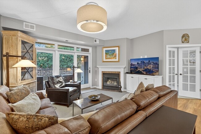 5250 Grandview Square in Edina, MN - Building Photo - Building Photo