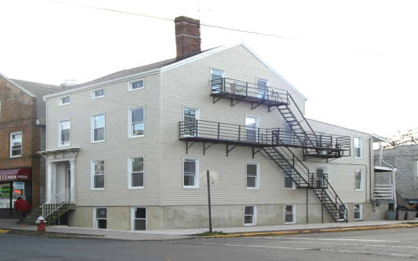 106 Easton Ave in New Brunswick, NJ - Foto de edificio - Building Photo