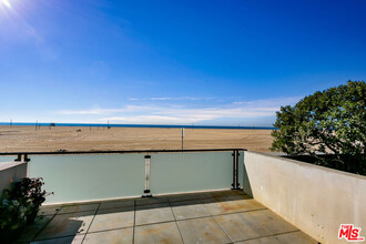 109 Ocean Front Walk in Los Angeles, CA - Building Photo - Building Photo