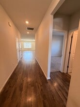 4804 Surveyor Ave NE in Salem, OR - Building Photo - Building Photo