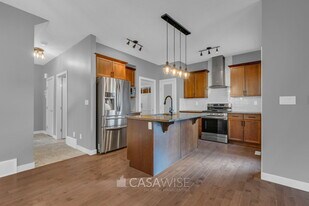 6949 Evans Wynd NW in Edmonton, AB - Building Photo