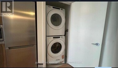 1037 The Queensway in Toronto, ON - Building Photo - Building Photo