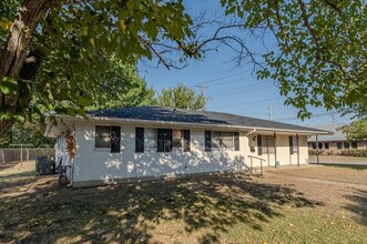 1229 Stanley St in Denton, TX - Building Photo - Building Photo