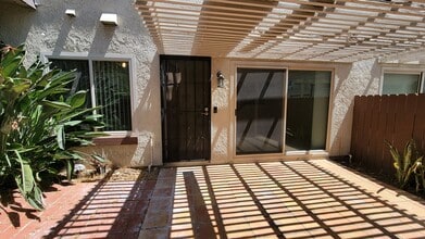 422 N Beth St, Unit B in Anaheim, CA - Foto de edificio - Building Photo