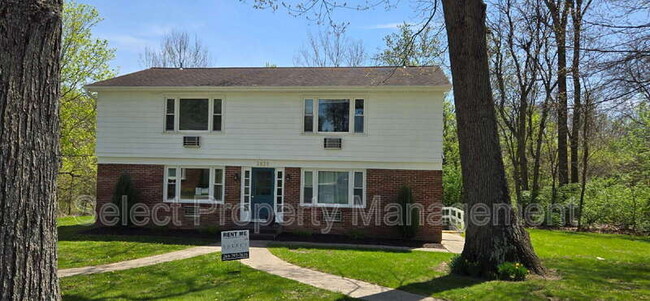 property at 3839 Sleepy Hollow Ln
