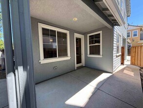 8258 Crystal Walk Cir in Elk Grove, CA - Building Photo - Building Photo