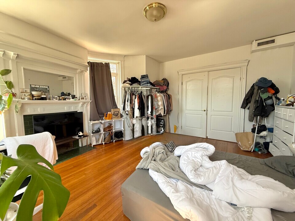 1908 Beacon St, Unit 2 in Brookline, MA - Building Photo