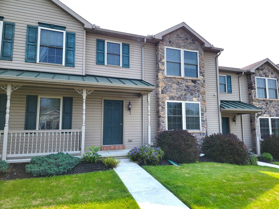 74 Gable Dr in Myerstown, PA - Foto de edificio