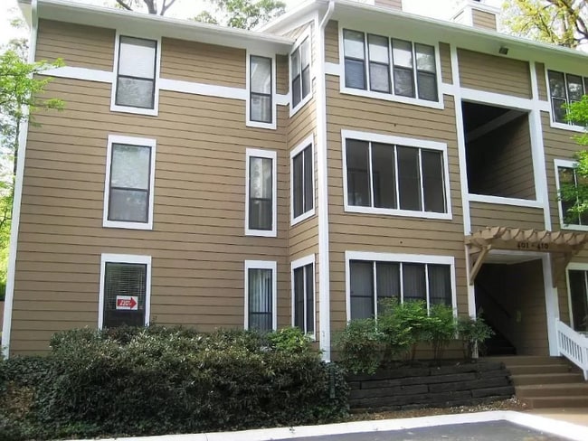 property at 401 Summit N Dr NE