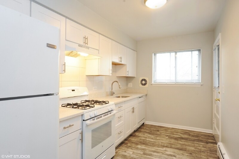 943 Waukegan Rd Photo