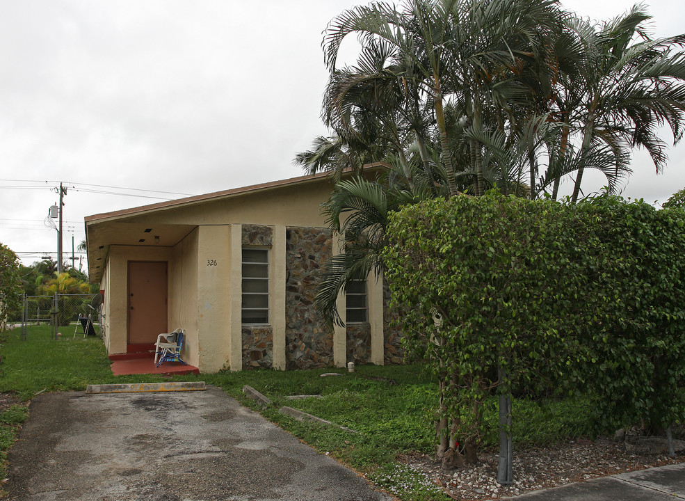 326-328 NW 61st Ter in Hollywood, FL - Building Photo