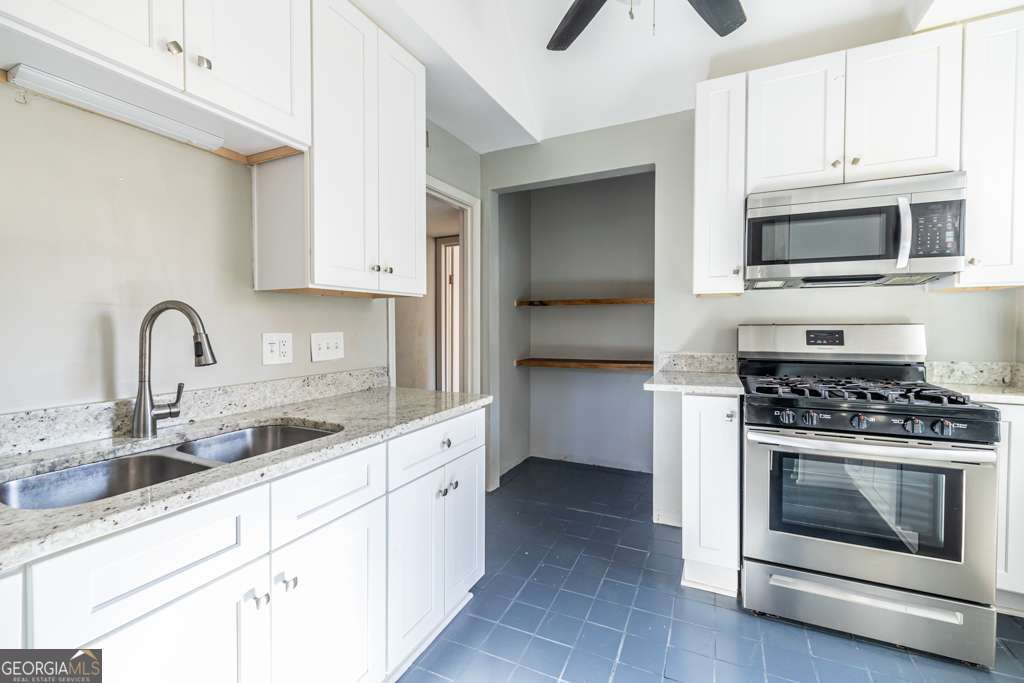 1570 Spring Ln NW in Atlanta, GA - Building Photo