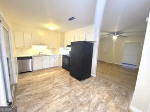 421 Willow Ave in Warner Robins, GA - Building Photo - Building Photo